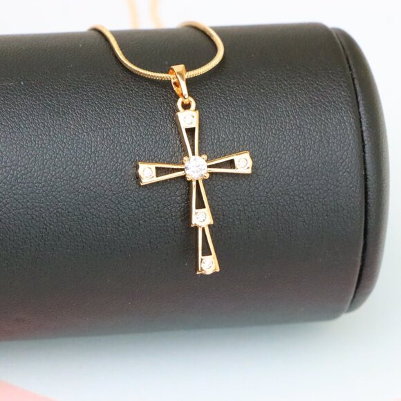 "Elegant Rose Gold Cross Pendant with Sparkling Center Stone, XPPT1833 - Picture 10 of 12